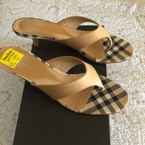 New Burberry thong sandals beige sz 38.5